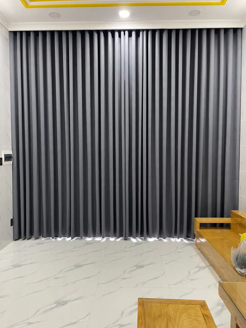 public/projects/Rèm vải cản nắng nhà phố cho chị Tuyết quận 6.webp